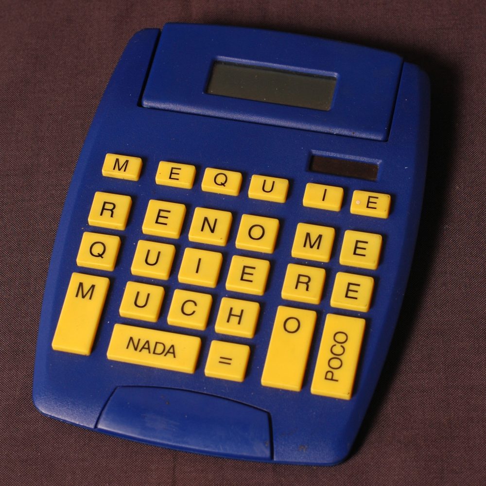 Máquina de Calcular Amor.  Calculadora intervenida. 2004.